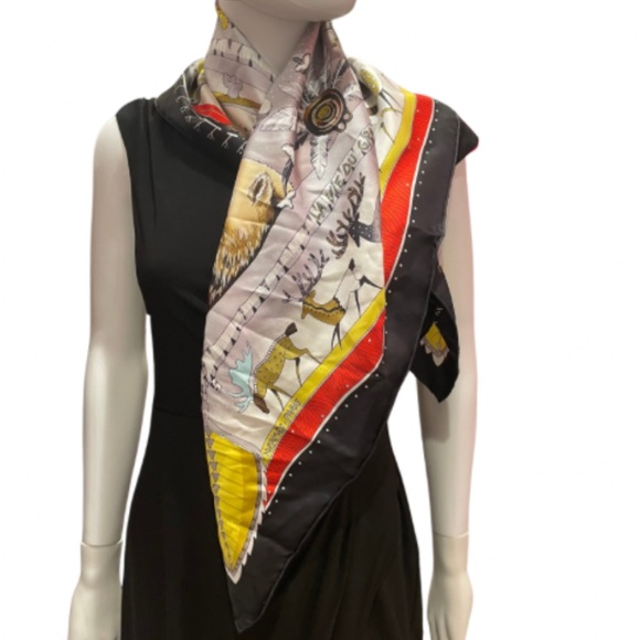 HERMÈS - FOULARD
La Vie Du Grand Nord Silk Vintage Scarf - Picture 3 of 12